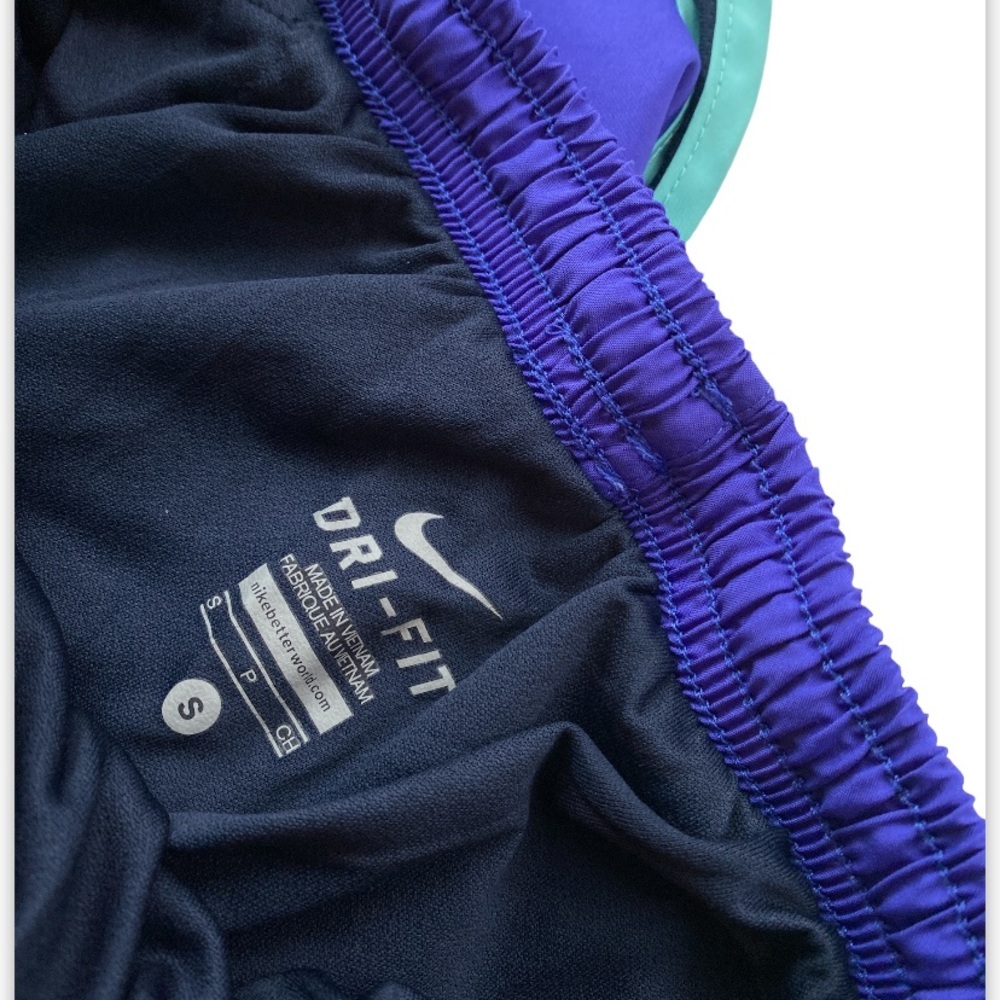 Nike Women’s athletic shorts size S - Picture 4 of 4